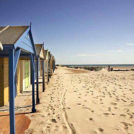 Panoramic Sea Views In Beachfront Apt W Balcony بوغنور ريجيس المظهر الخارجي الصورة