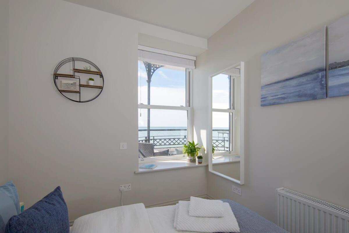 Panoramic Sea Views In Beachfront Apt W Balcony بوغنور ريجيس المظهر الخارجي الصورة