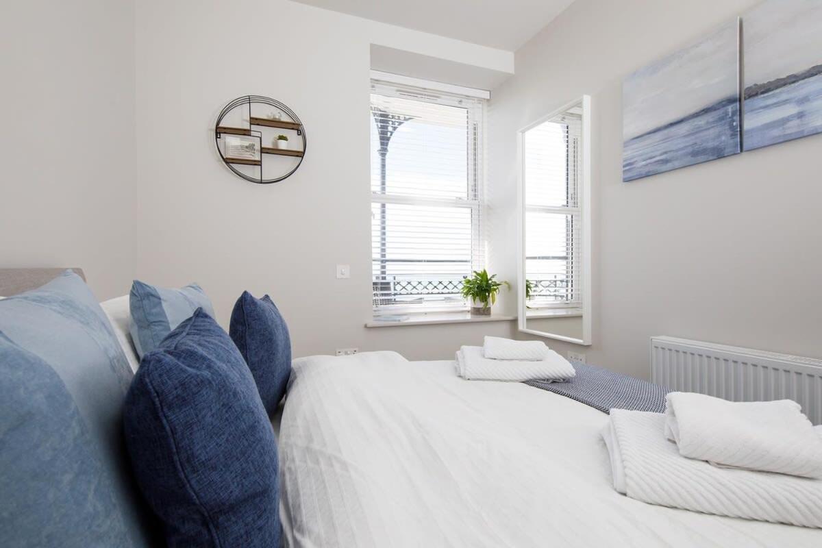 Panoramic Sea Views In Beachfront Apt W Balcony بوغنور ريجيس المظهر الخارجي الصورة